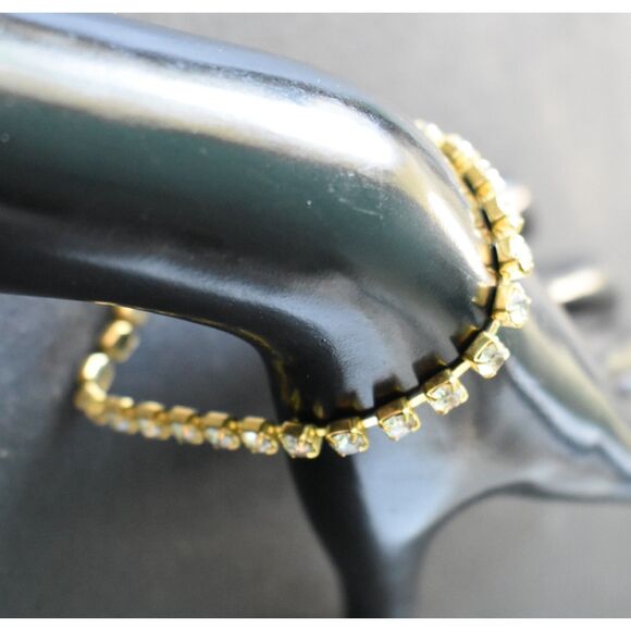 Gold-Tone Tennis Bracelet with Sparkling Rhinestones – Classic Elegance (7 1/4") - Picture 4 of 6